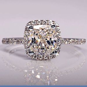 New 18 k white gold engagement ring
